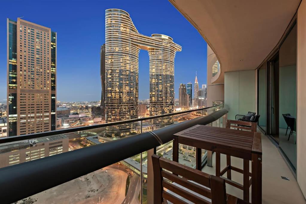 First Class 1br Skyline & Sea View Apartment Dubai
