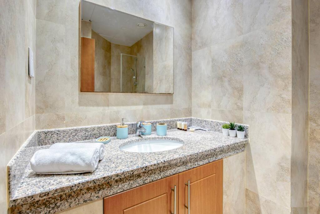 Exclusive 2br In Madison Residency - Close To Internet Metro Station Apartment *
