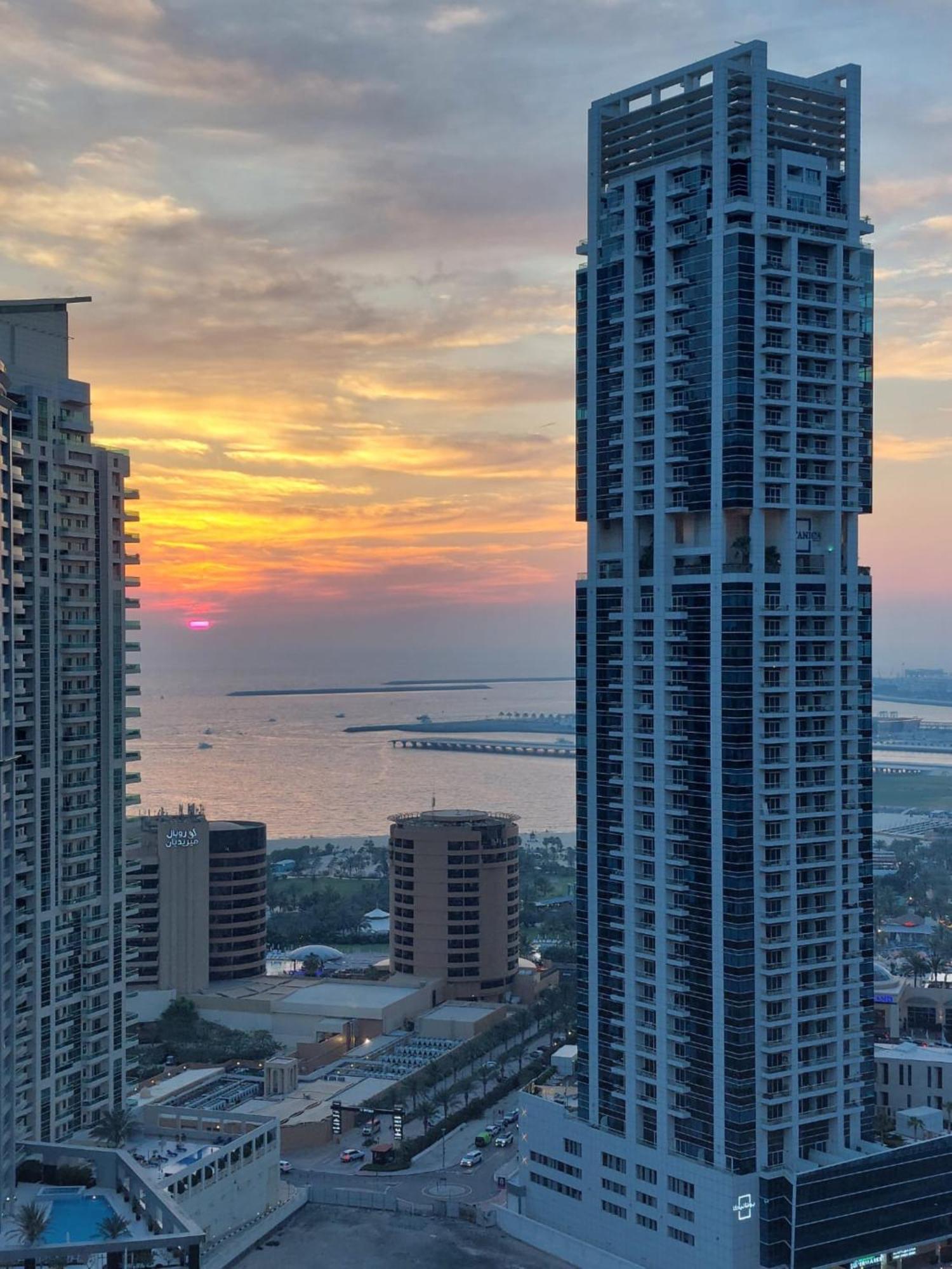 Comfortable 1br In Marina Tower, Marina By Deluxe Homes Apartment
