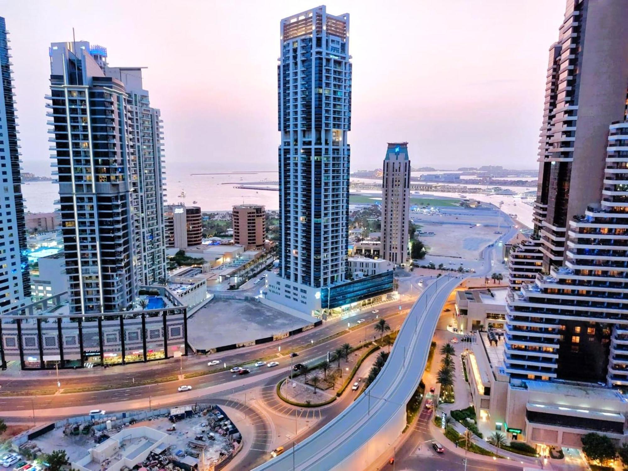 Comfortable 1br In Marina Tower, Marina By Deluxe Homes Dubai