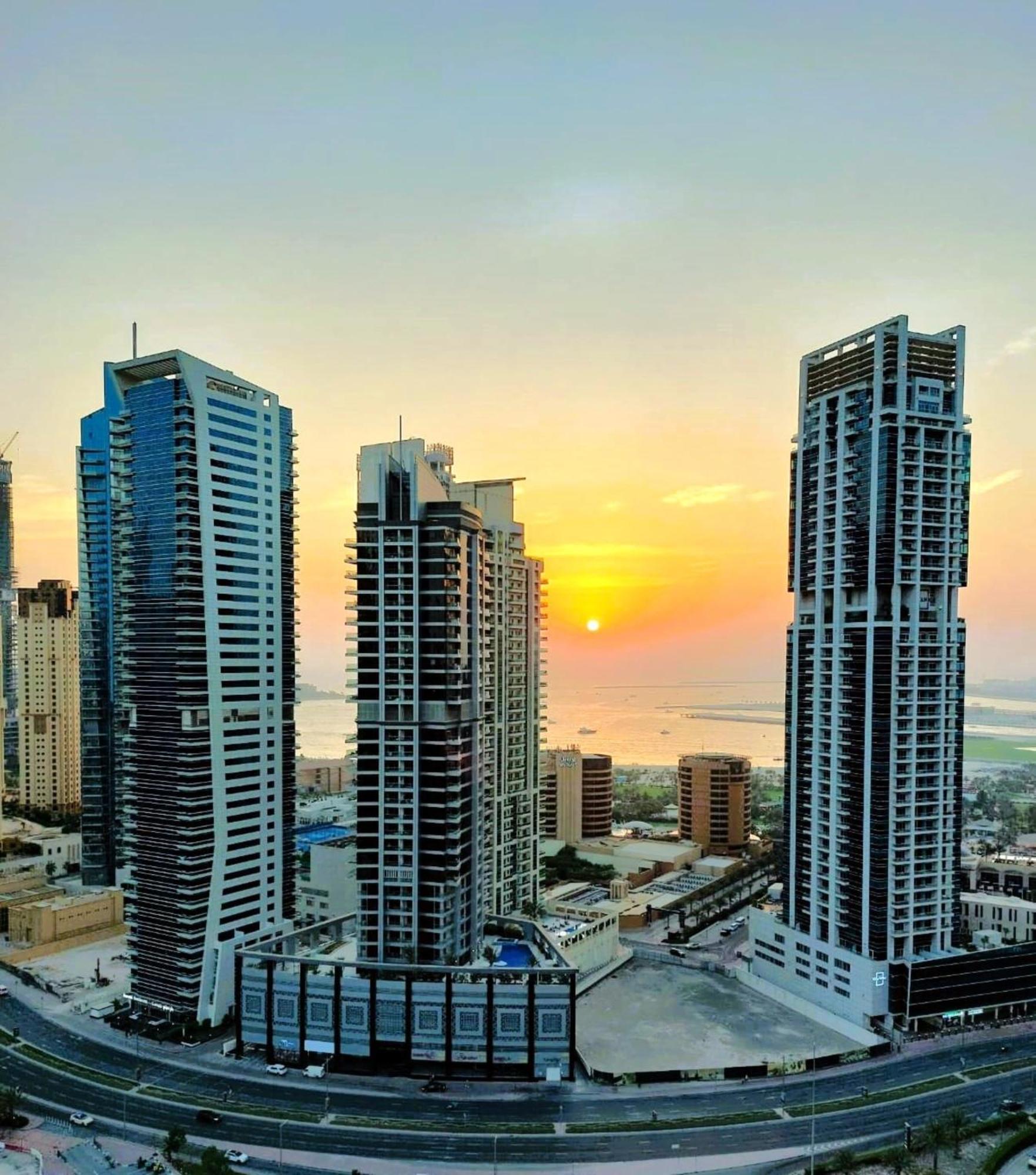 Comfortable 1br In Marina Tower, Marina By Deluxe Homes * Dubai