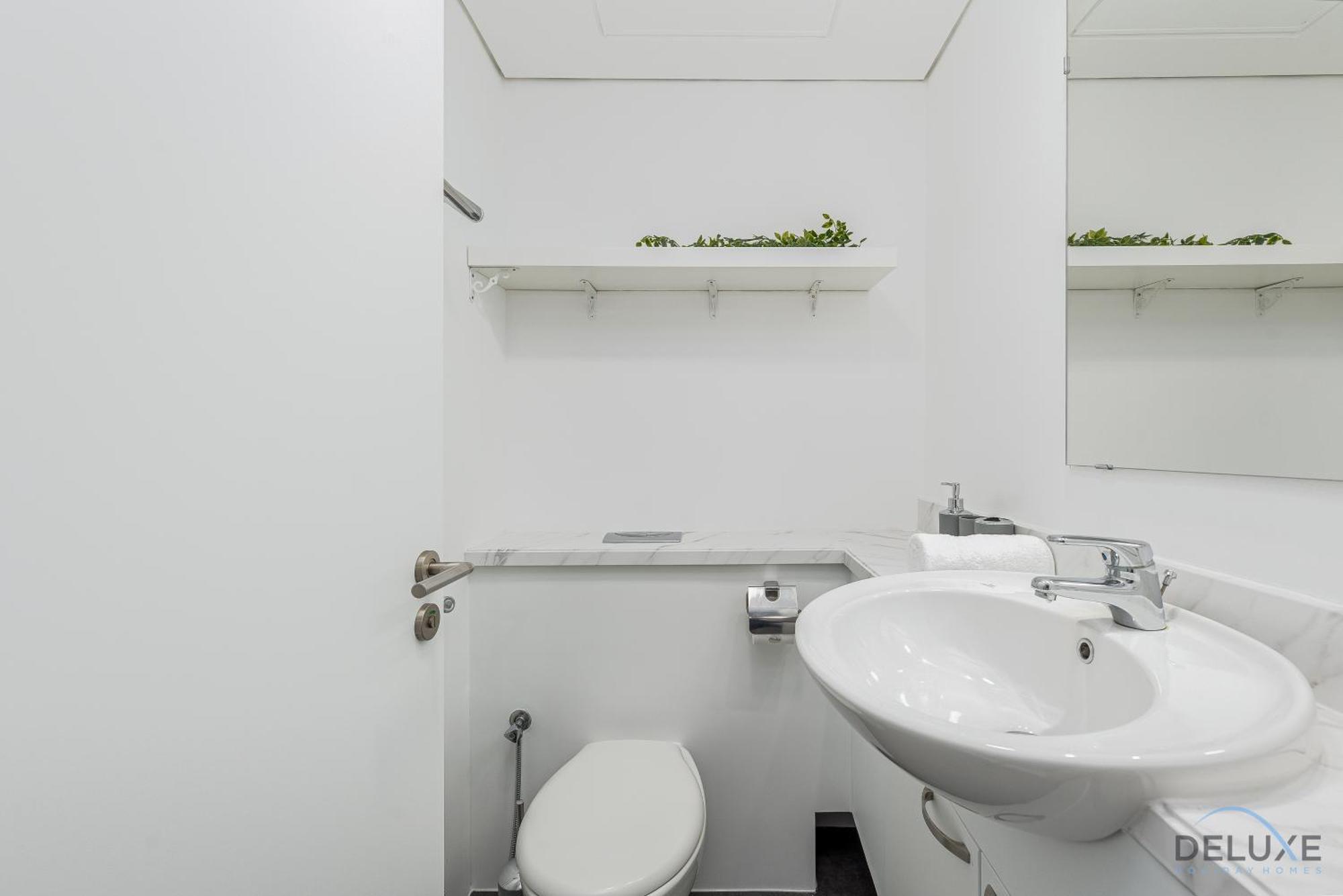 Comfortable 1br In Marina Tower, Marina By Deluxe Homes Dubai