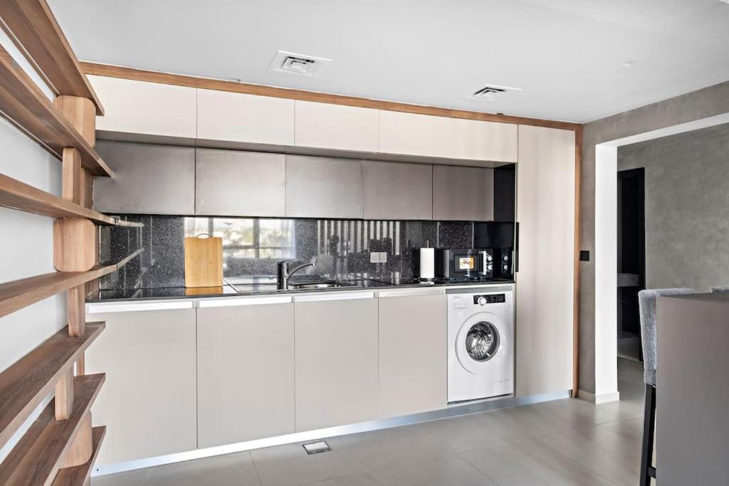 Amazing 1br Located In The Heart Of Dubai,jlt Dubai