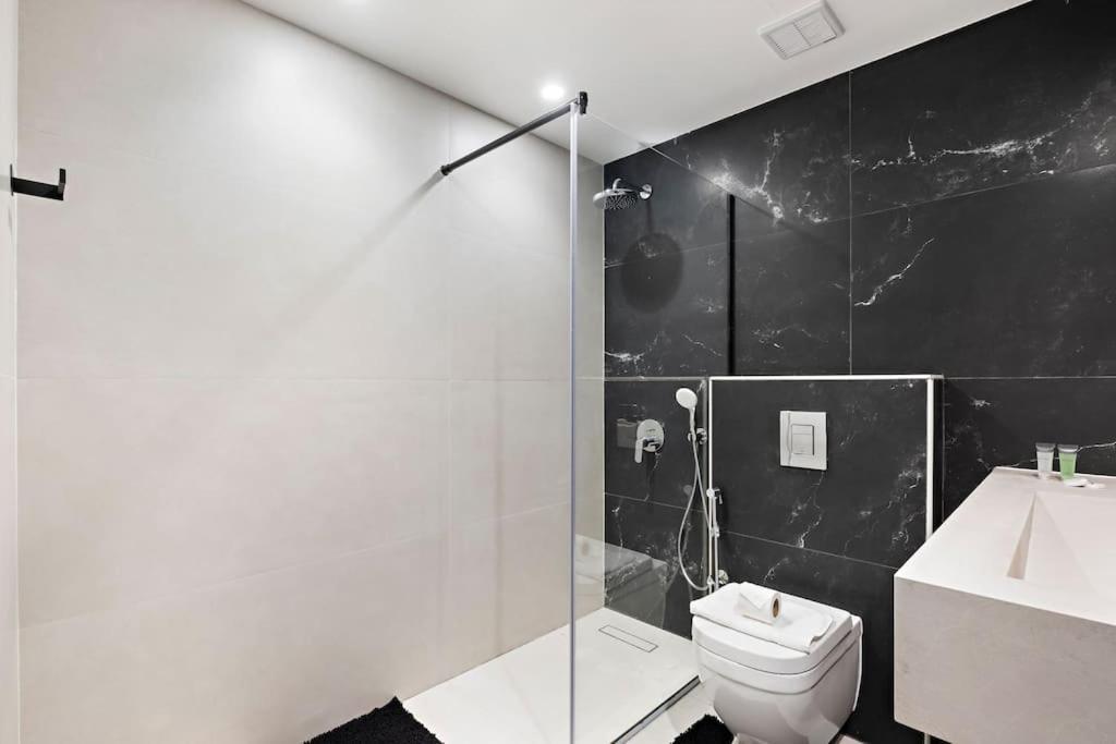 Apartment Amazing 1br Located In The Heart Of Dubai,jlt Dubai