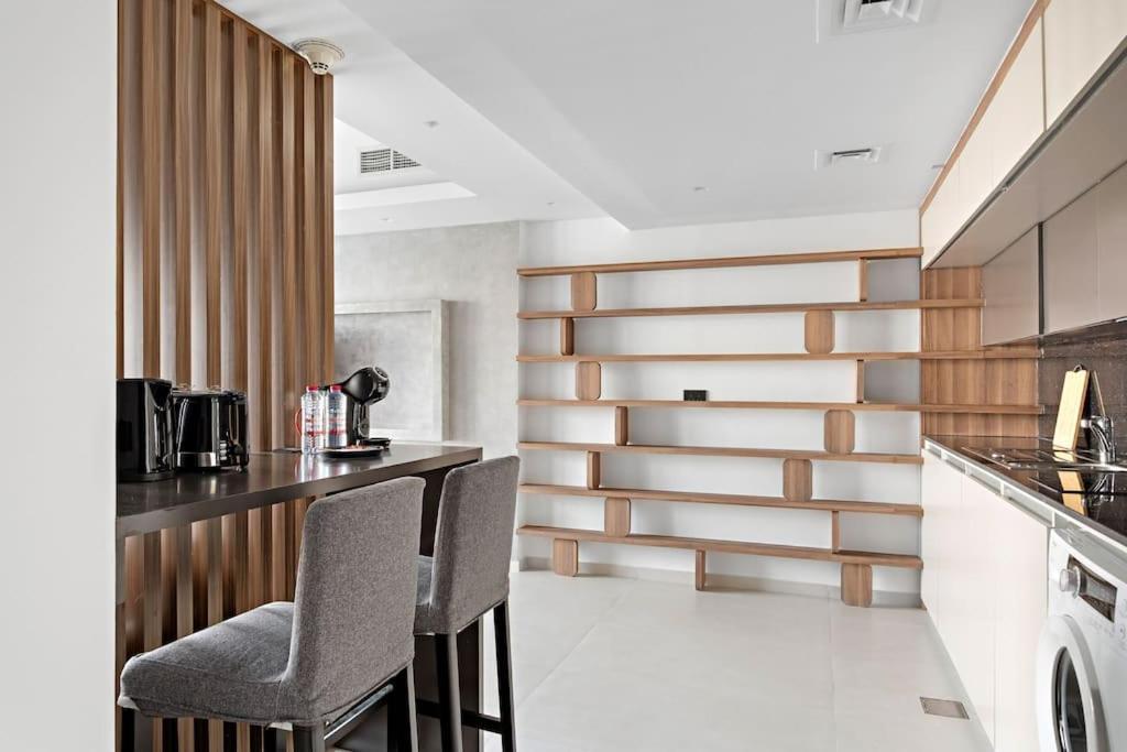 Apartment Amazing 1br Located In The Heart Of Dubai,jlt *