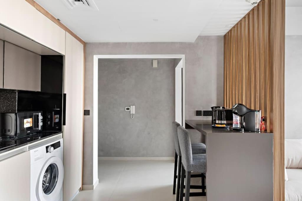 Apartment Amazing 1br Located In The Heart Of Dubai,jlt *