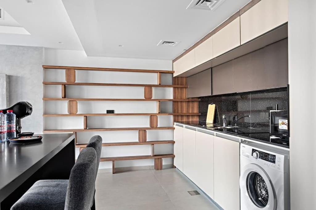Apartment Amazing 1br Located In The Heart Of Dubai,jlt Dubai