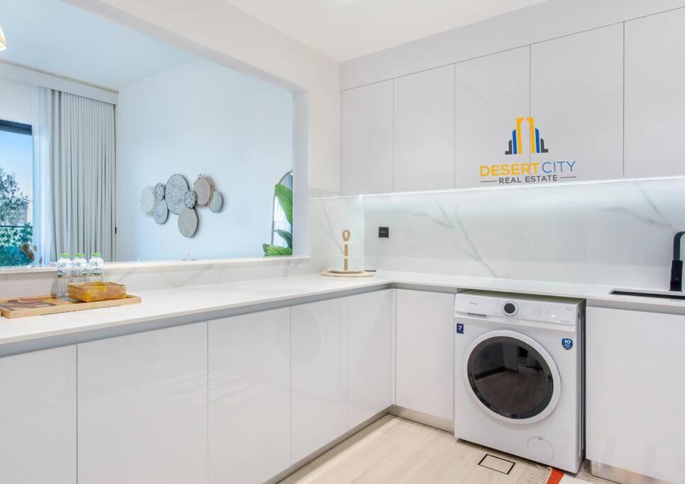 Apartment Fully Furnished 2 Bed In Jvc, Hosted By Desert