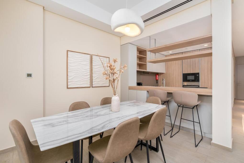 Amazing 2 Bedroom - Pool - Ellington Wilton Terraces *