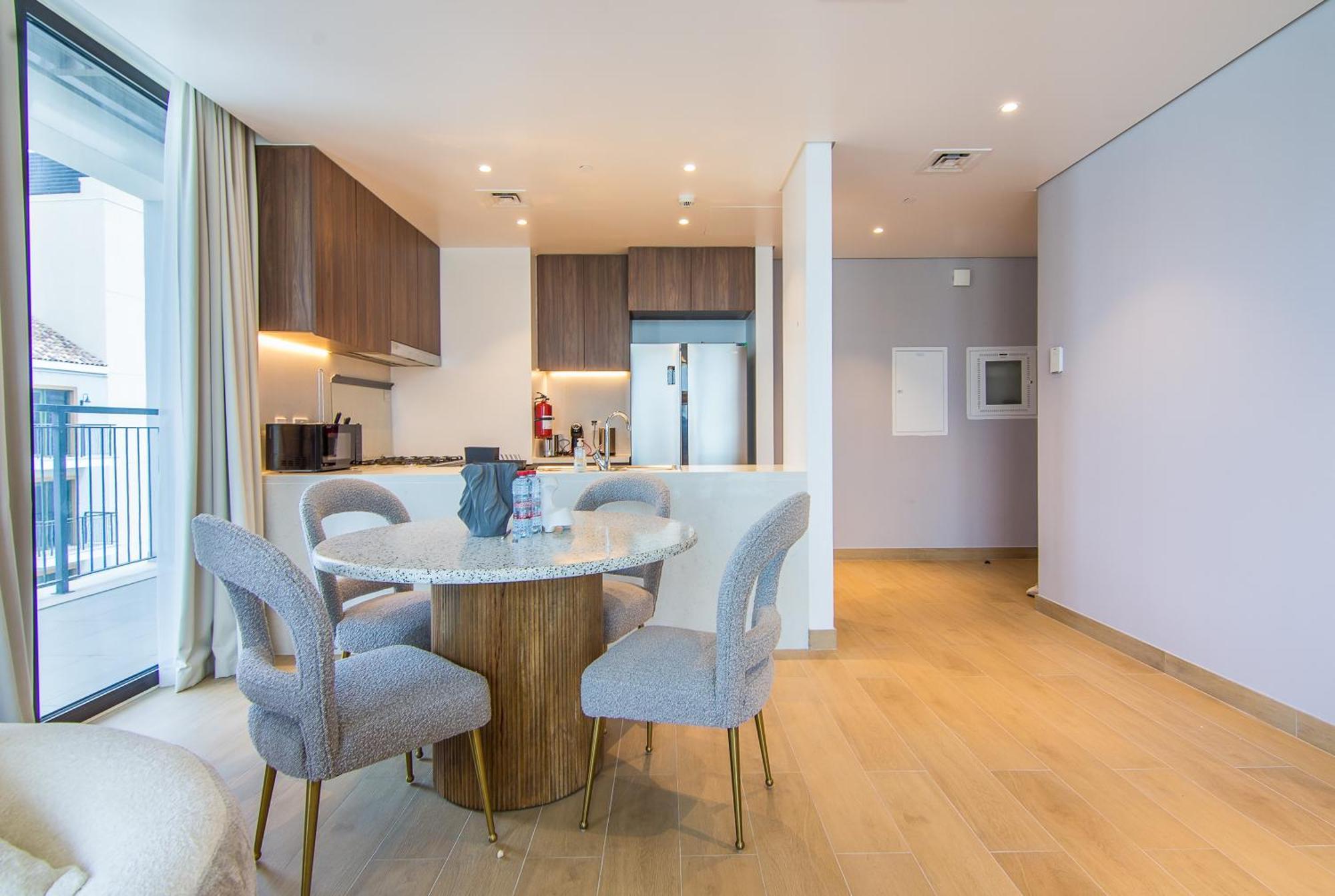Affluent 2br With Access - La Cote