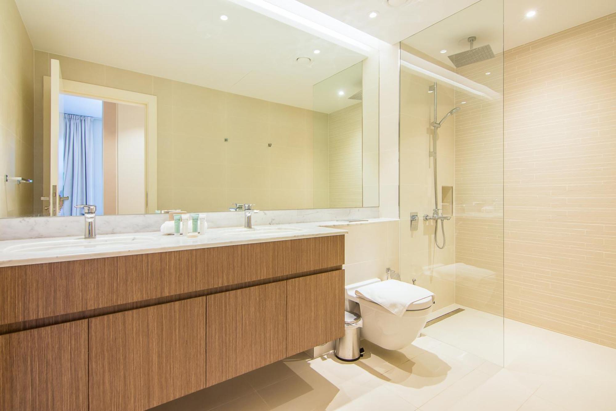 Affluent 2br With Access - La Cote * Dubai