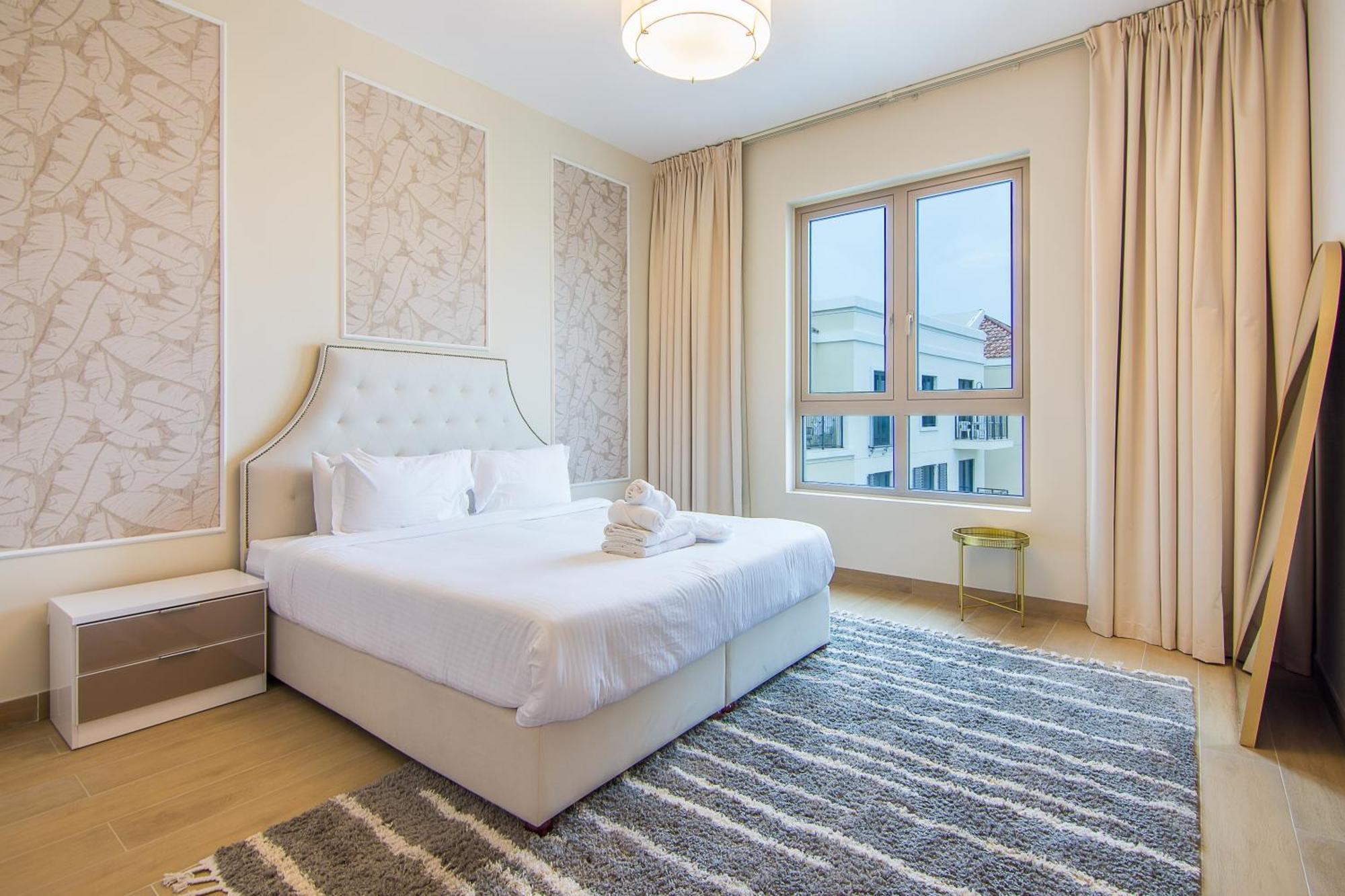 Affluent 2br With Access - La Cote *