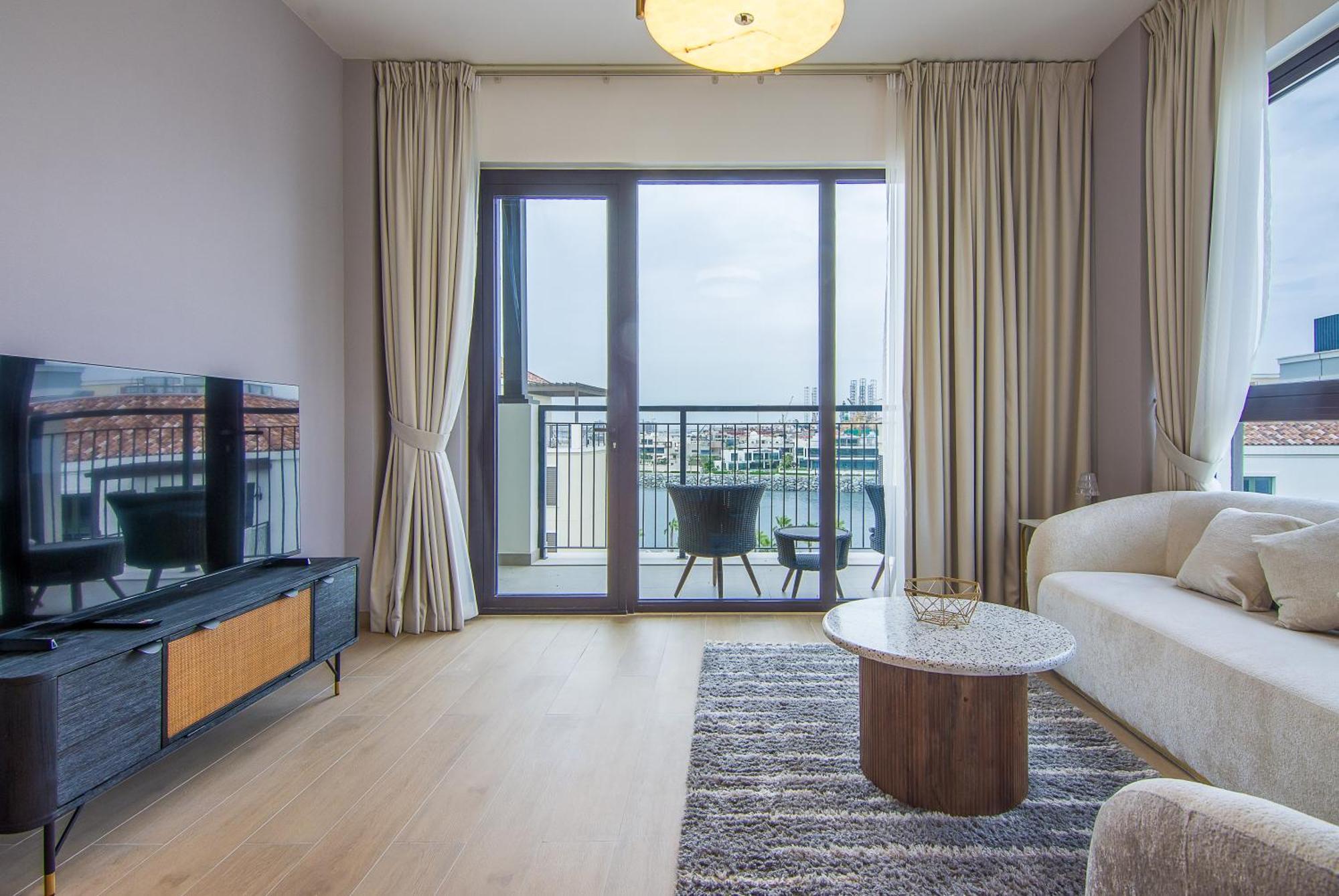 Affluent 2br With Access - La Cote