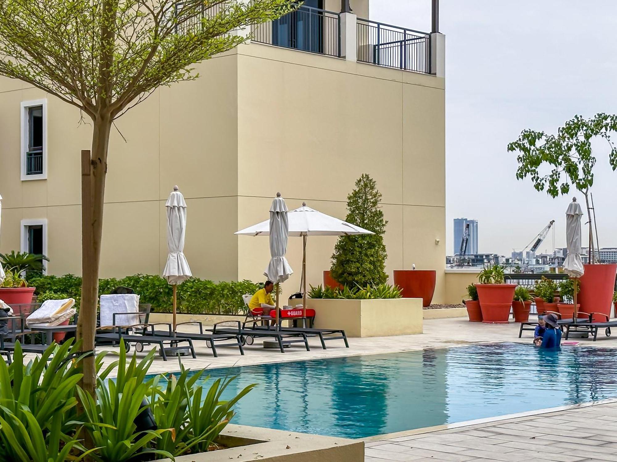 Affluent 2br With Access - La Cote