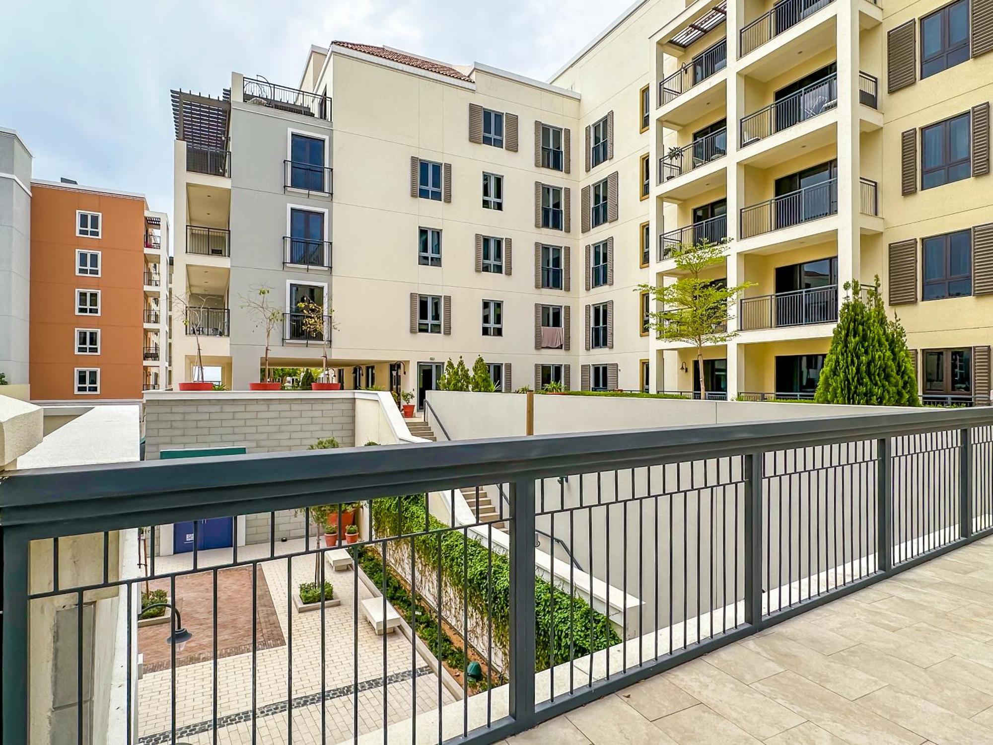 Affluent 2br With Access - La Cote