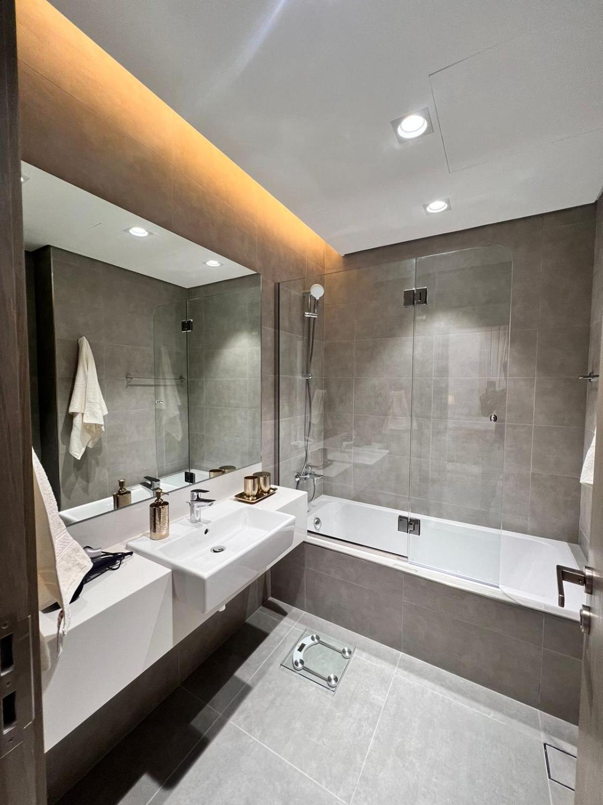 Manzil - 1br In Mbr With Lagoon Access & Burj View Apartment *