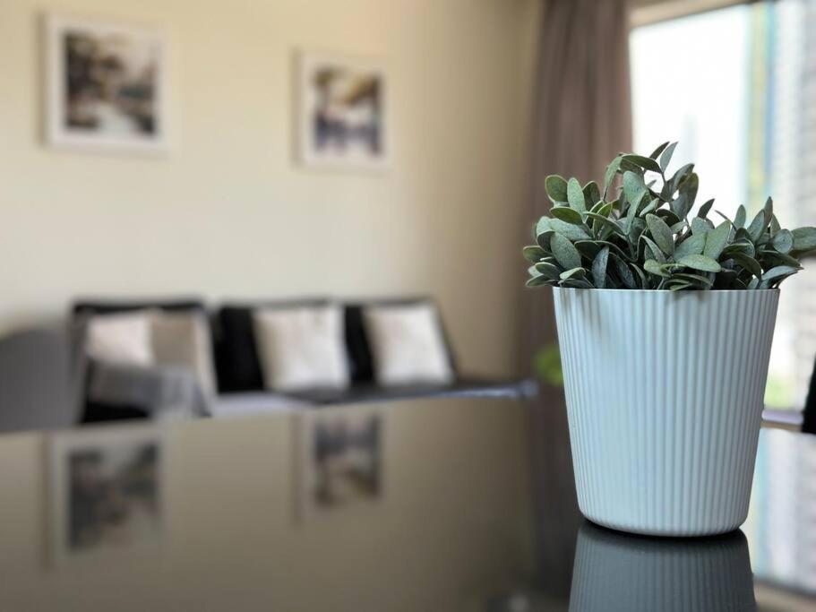 Stunning Marina Views - Sleeps 4