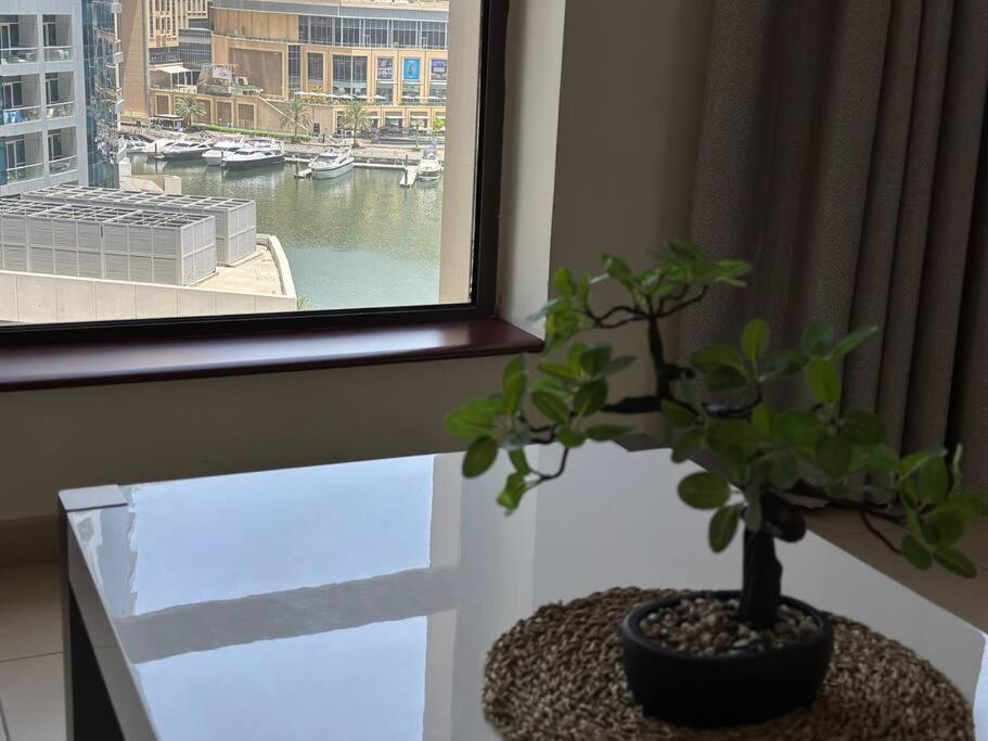 Apartment Stunning Marina Views - Sleeps 4