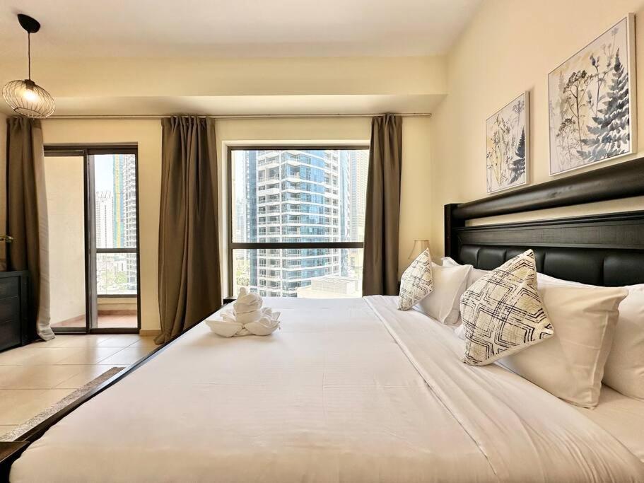 Stunning Marina Views - Sleeps 4 Dubai