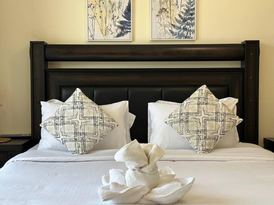 Stunning Marina Views - Sleeps 4