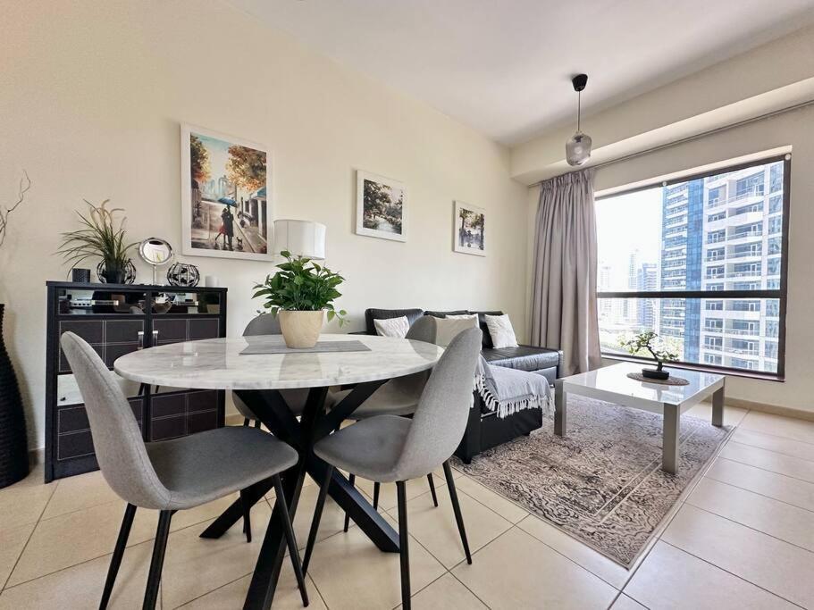 Apartment Stunning Marina Views - Sleeps 4 *