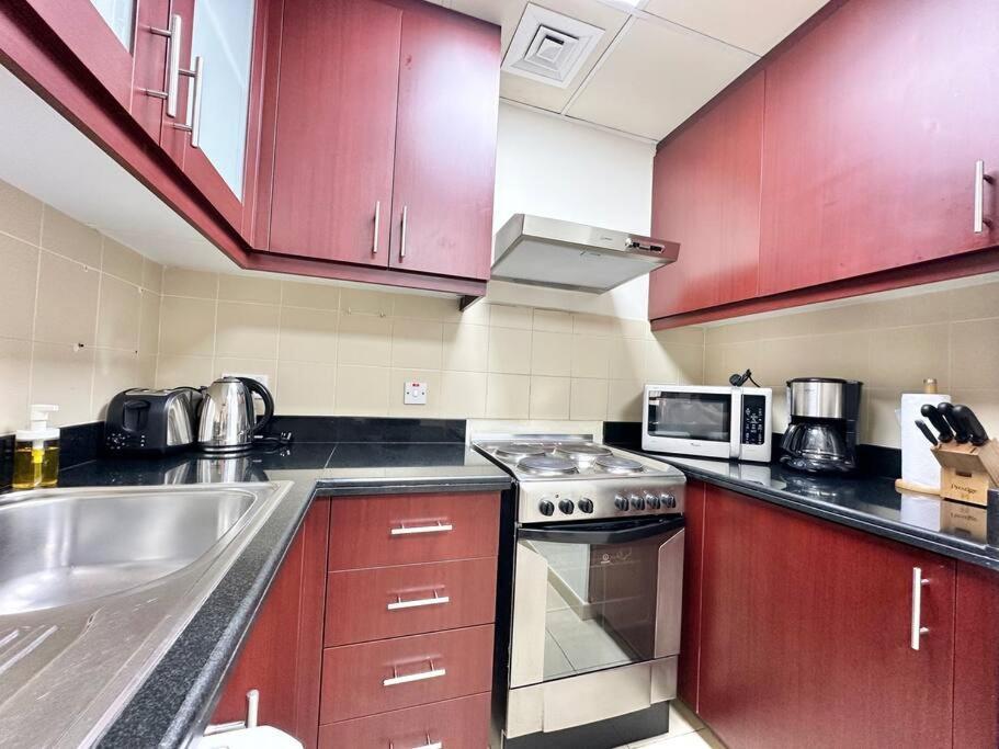 Stunning Marina Views - Sleeps 4 Dubai