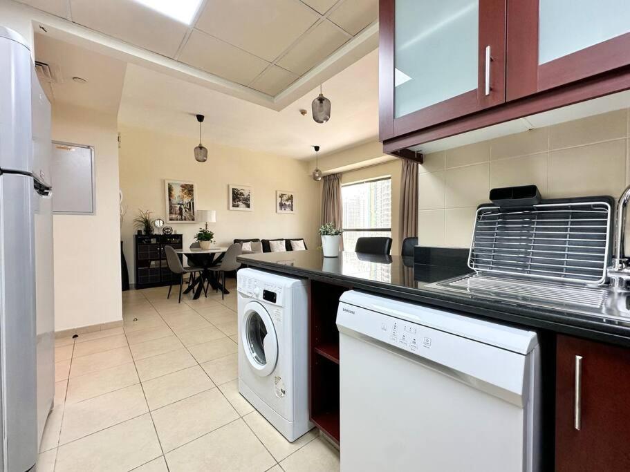 Stunning Marina Views - Sleeps 4