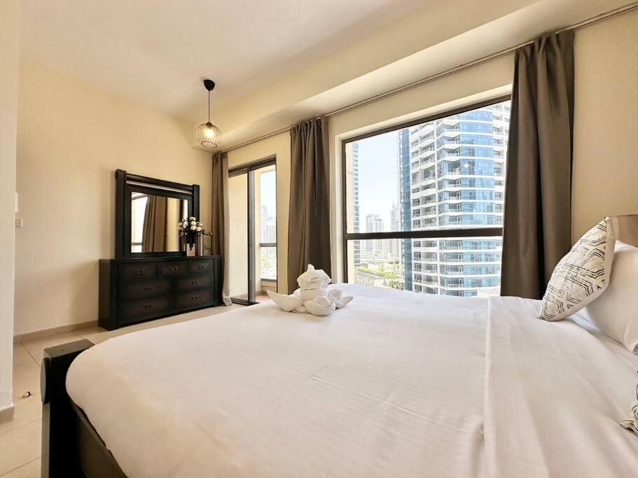 Stunning Marina Views - Sleeps 4 Apartment