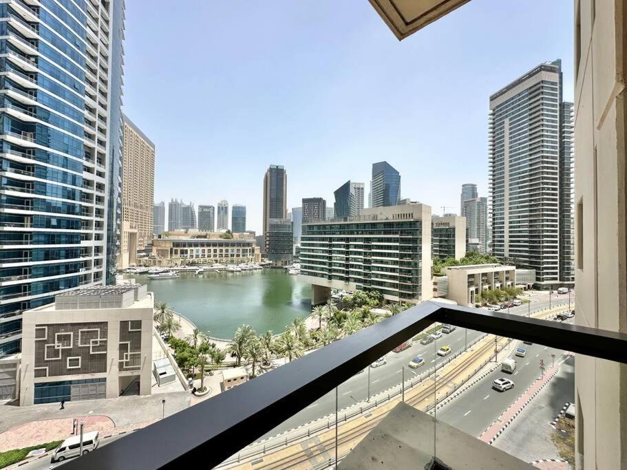 Stunning Marina Views - Sleeps 4 Dubai