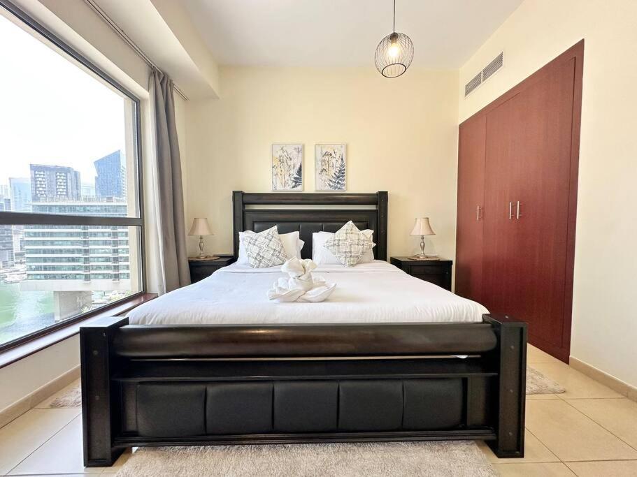 Stunning Marina Views - Sleeps 4