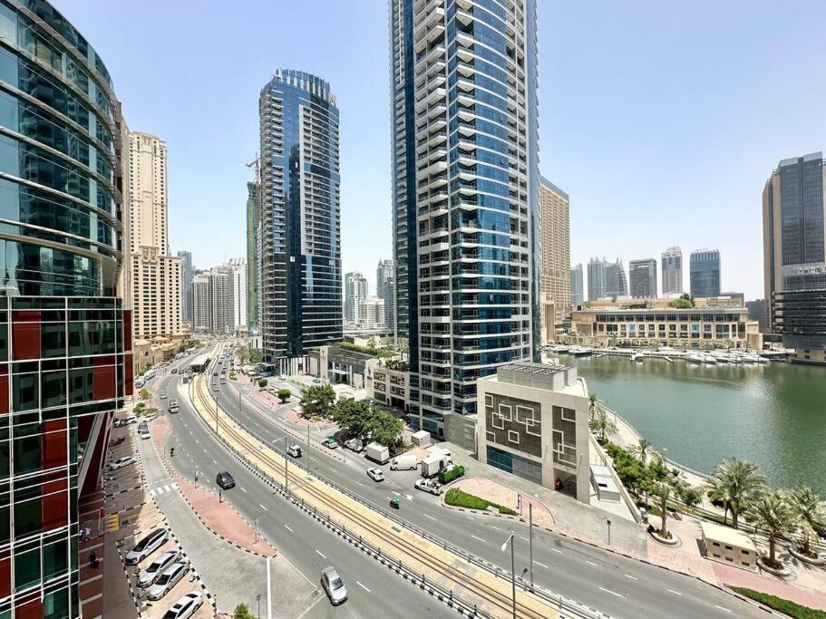 Stunning Marina Views - Sleeps 4 * Dubai
