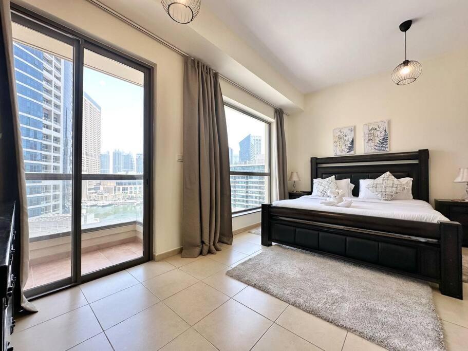 Apartment Stunning Marina Views - Sleeps 4