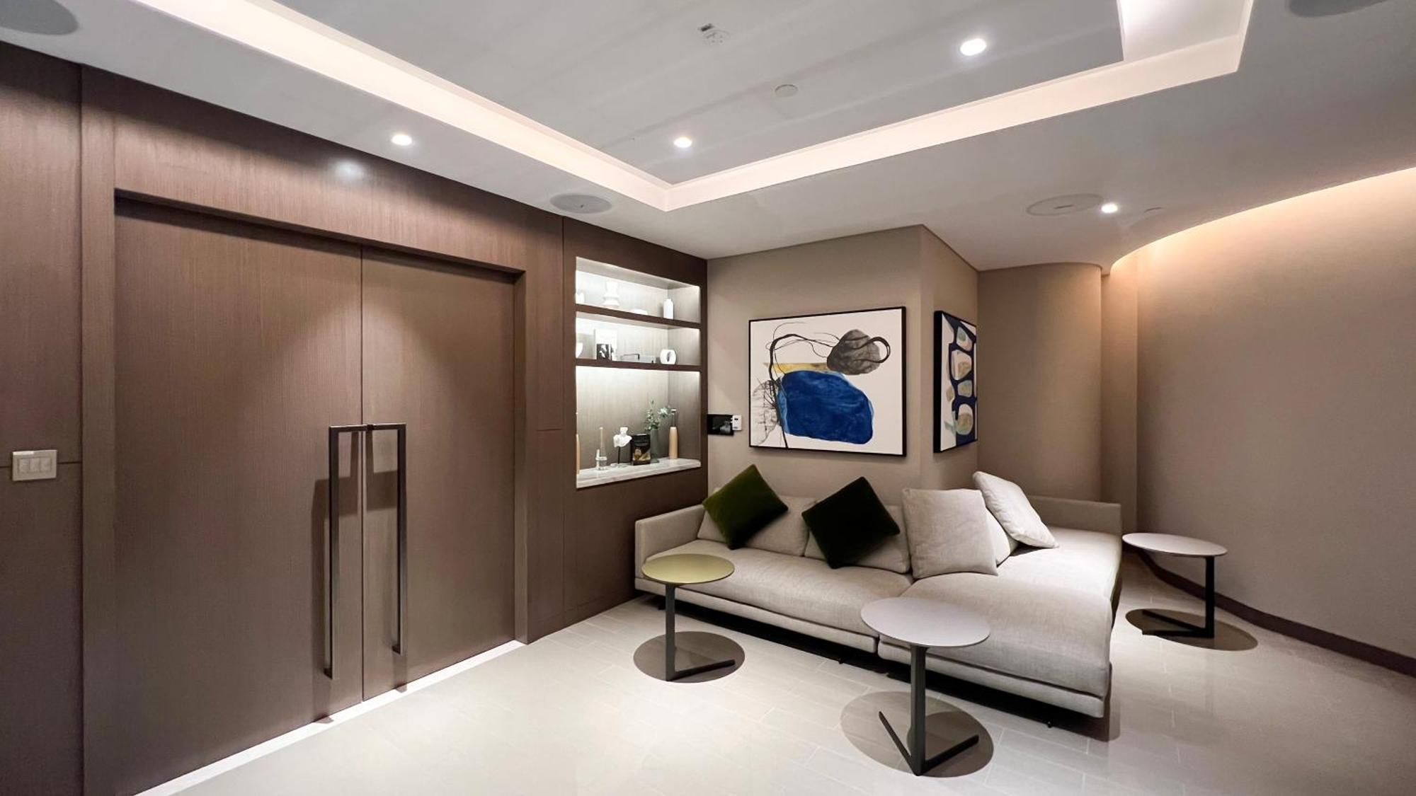 Stunning Burj & Fountain Views Luxury 2 Br Apartment