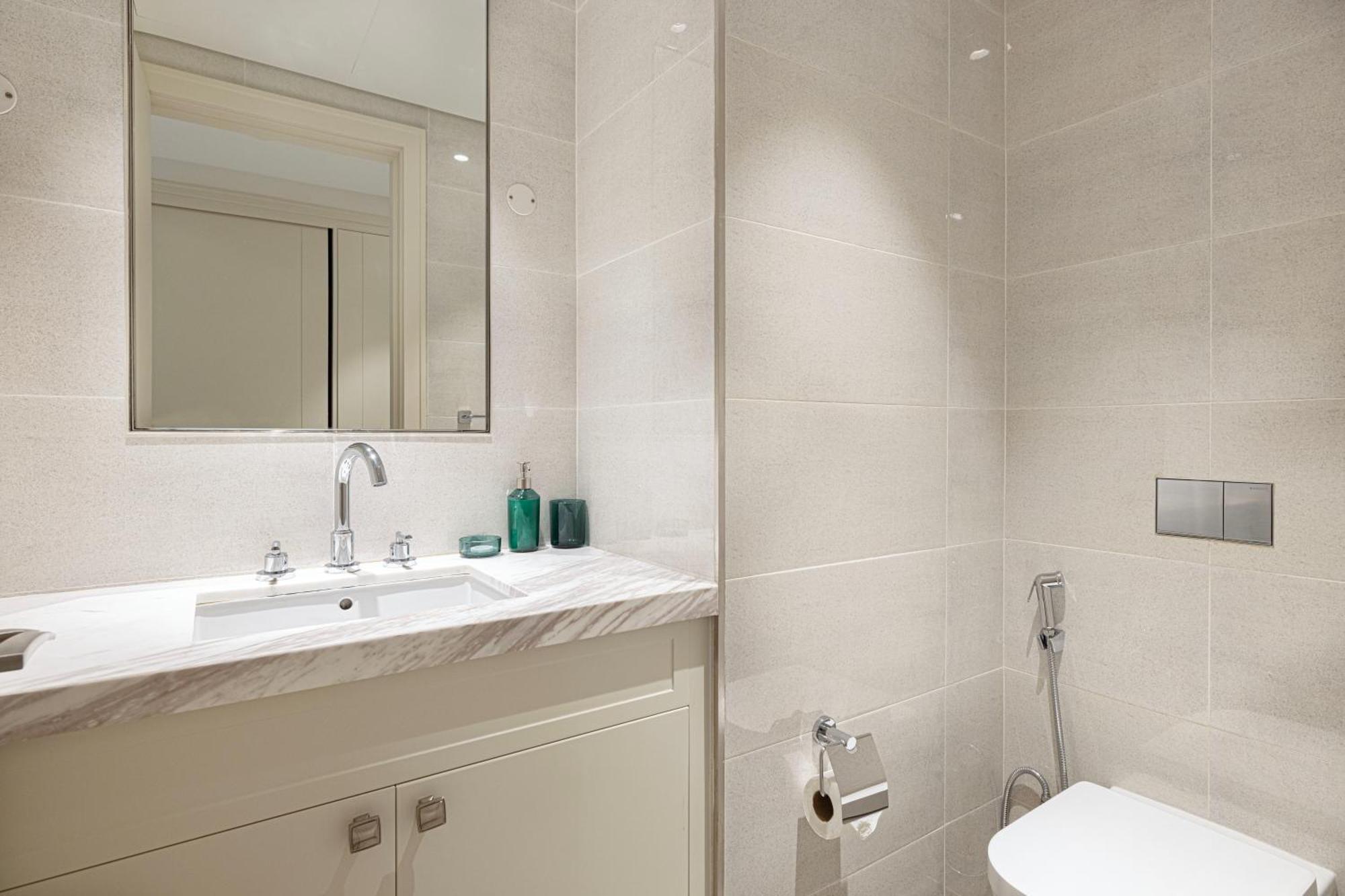 Stunning Burj & Fountain Views Luxury 2 Br Apartment