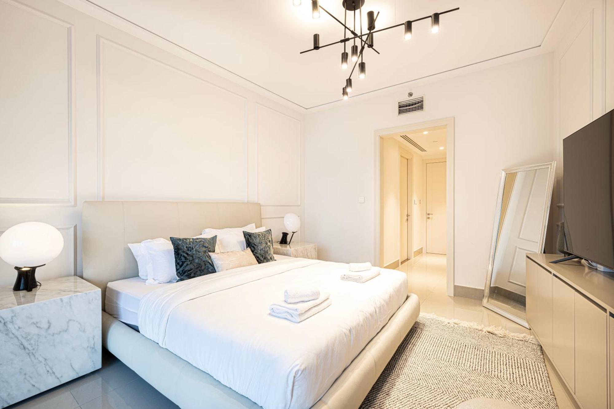 Apartment Stunning Burj & Fountain Views Luxury 2 Br Dubai