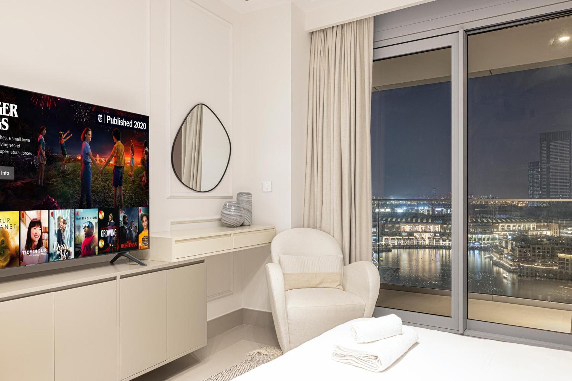Stunning Burj & Fountain Views Luxury 2 Br Apartment