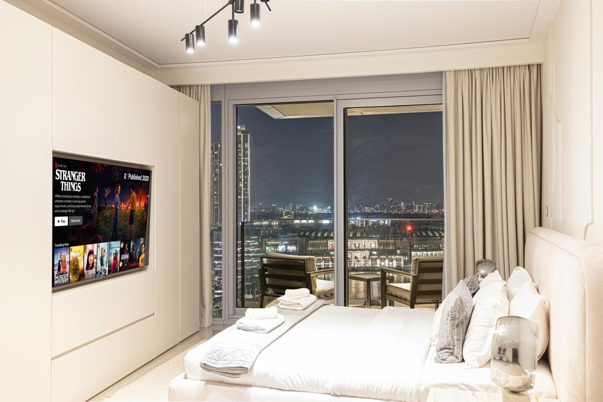 Apartment Stunning Burj & Fountain Views Luxury 2 Br *