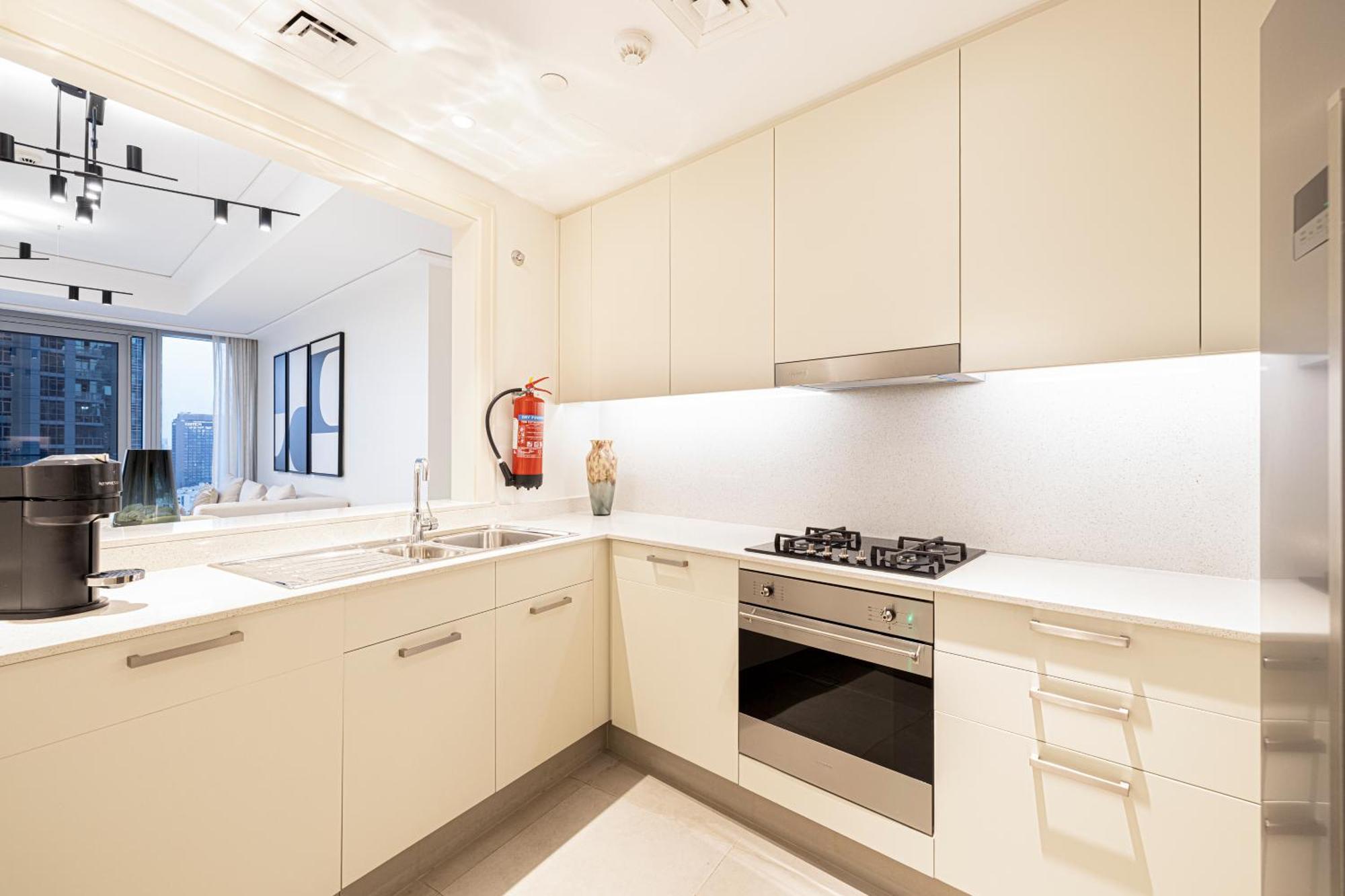 Apartment Stunning Burj & Fountain Views Luxury 2 Br *
