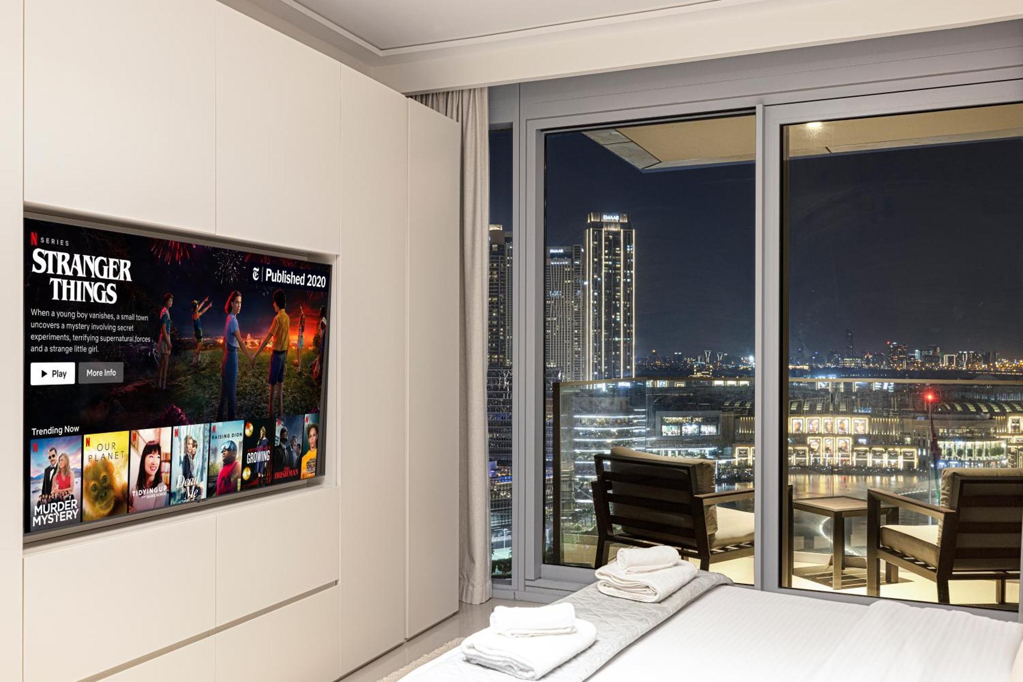 Apartment Stunning Burj & Fountain Views Luxury 2 Br Dubai