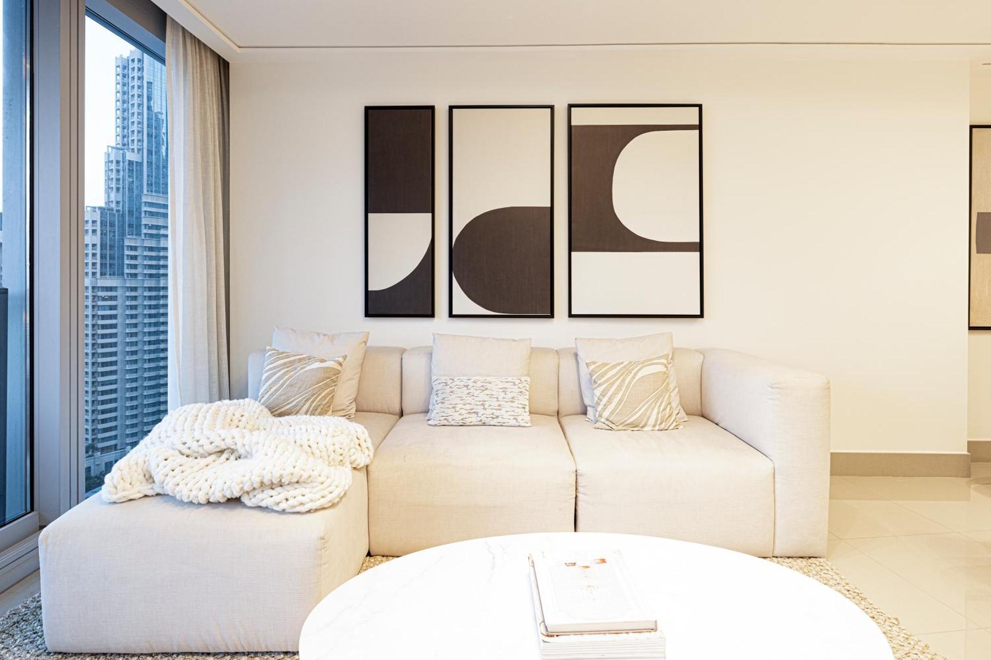 Stunning Burj & Fountain Views Luxury 2 Br Apartment *