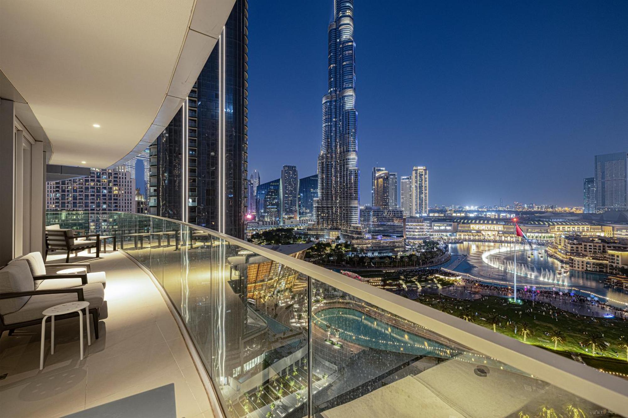 Stunning Burj & Fountain Views Luxury 2 Br * Dubai