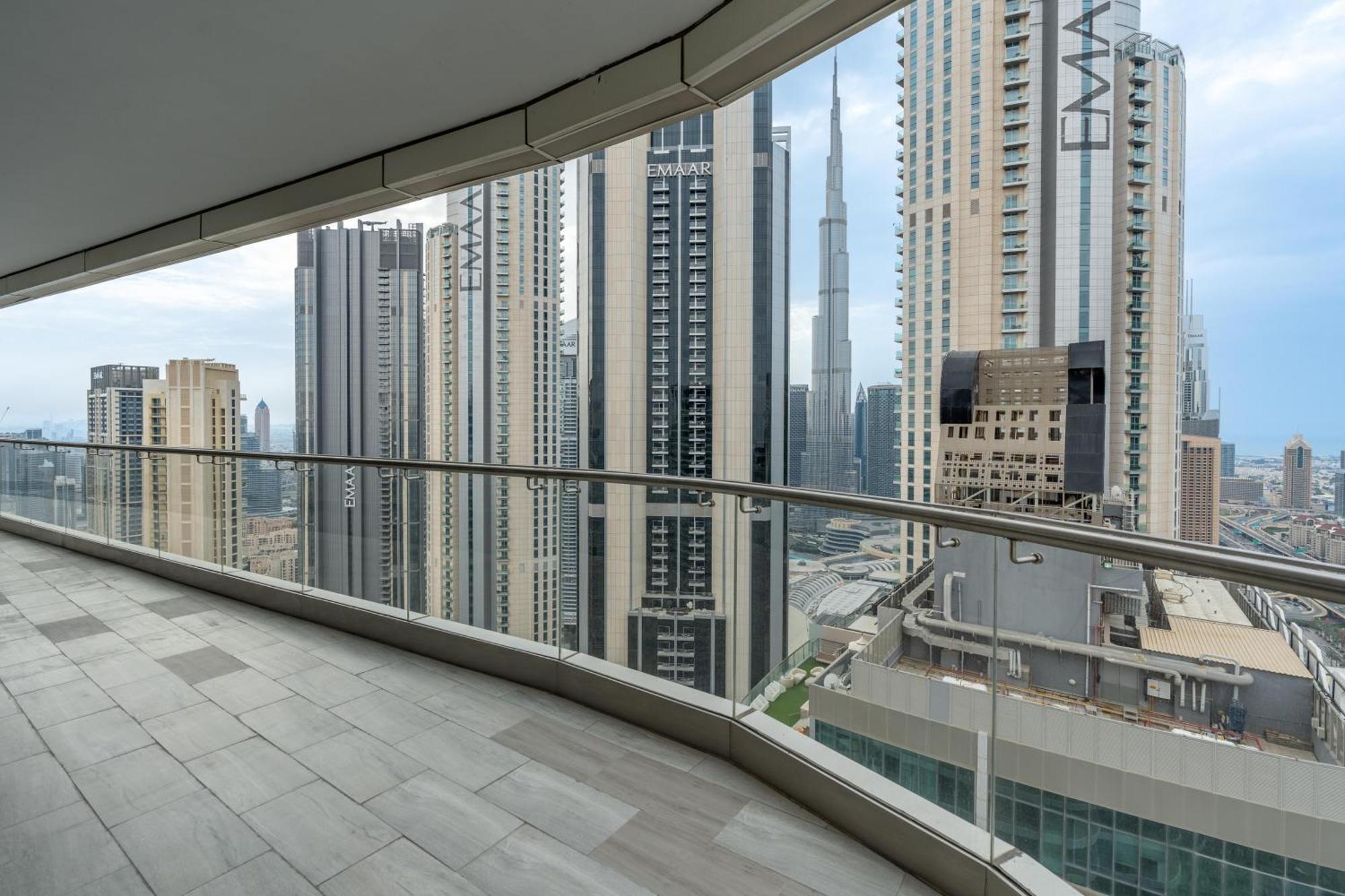 Luxe 6br Penthouse With Burj View & Private Cinema Dubai