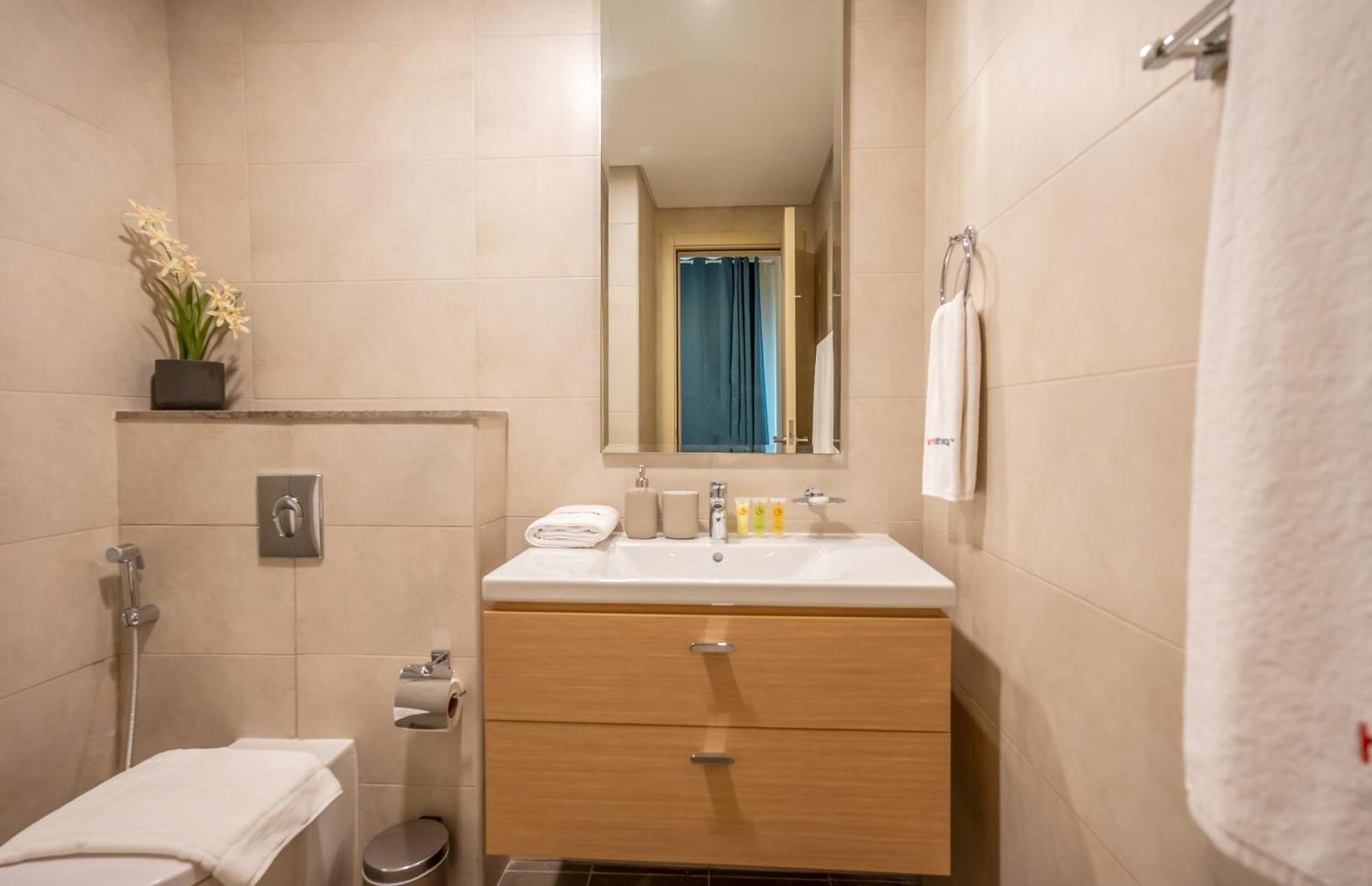 Homesgetaway - Elegant 2brapt In Navitas A Damac Hills 2 Apartment Dubai