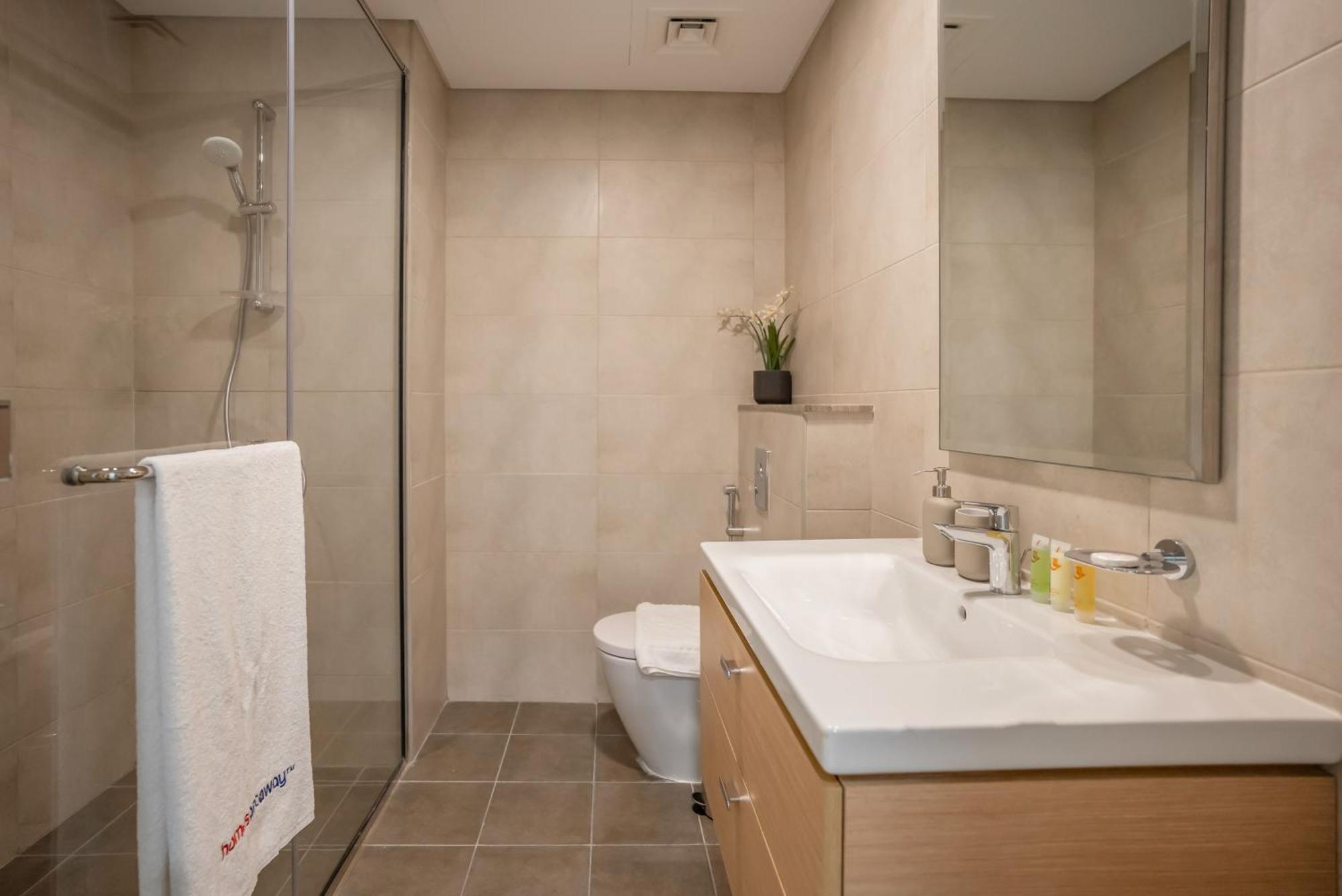 Homesgetaway - Elegant 2brapt In Navitas A Damac Hills 2 * Dubai