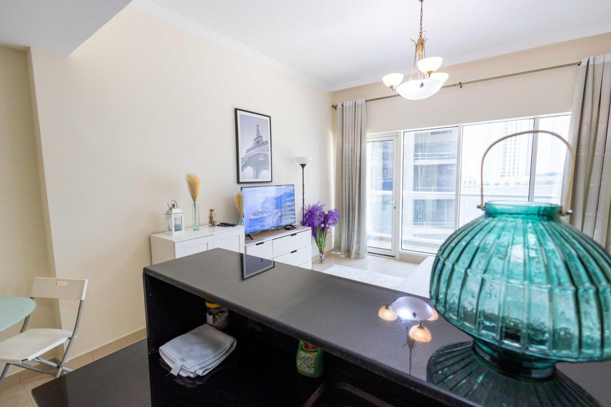 Lux Studio Apartment, Burj Al Nujoom