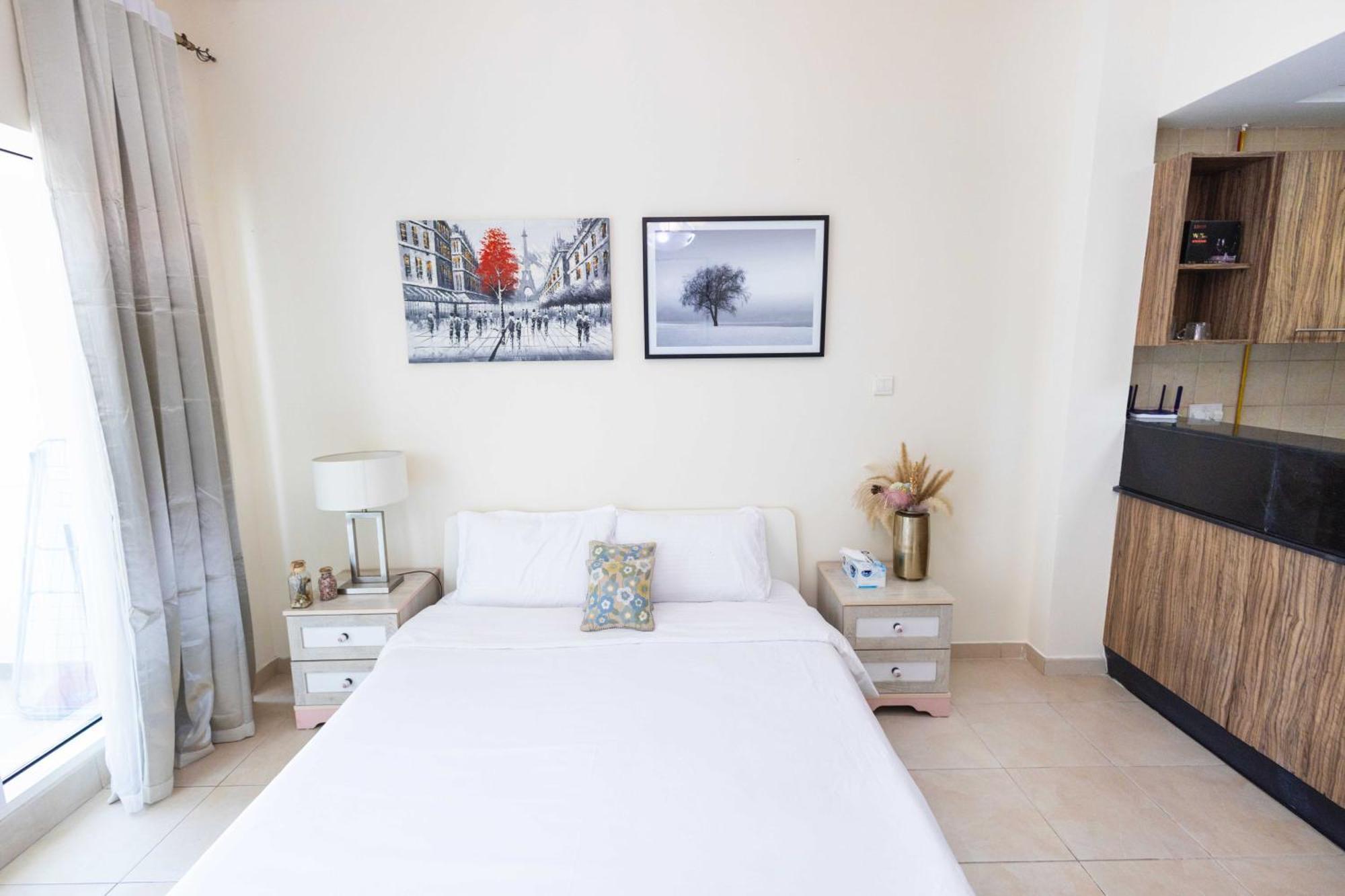 Lux Studio Apartment, Burj Al Nujoom