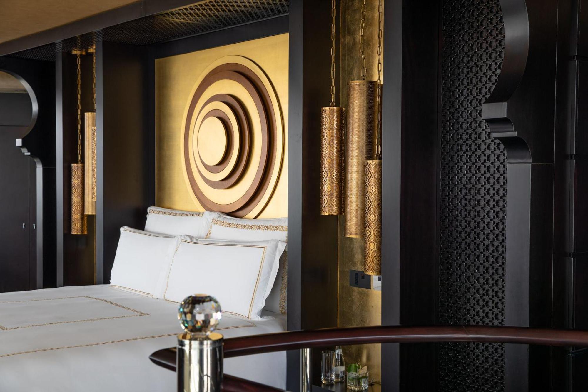 Jumeirah Emirates Towers 5*