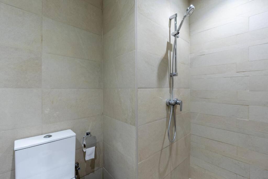 - 12 Min Downtown - Pool - Azizi Riviera *