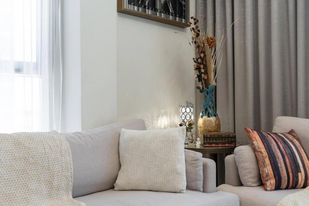 1 Bedroom - 12 Min From Downtown - Azizi Riviera Apartment