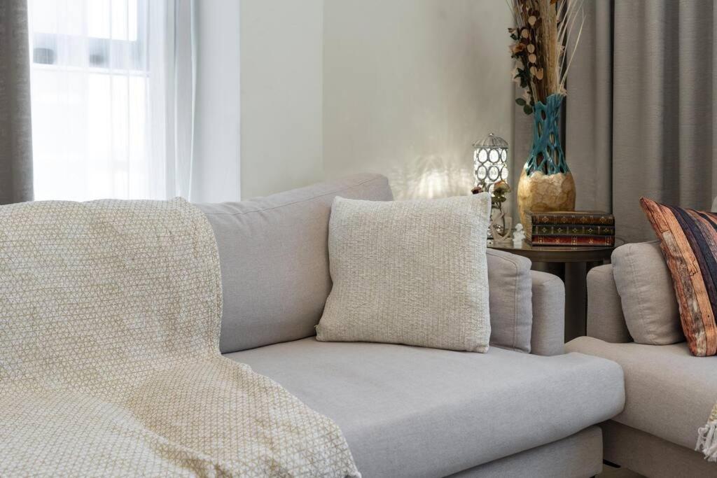 1 Bedroom - 12 Min From Downtown - Azizi Riviera Apartment *